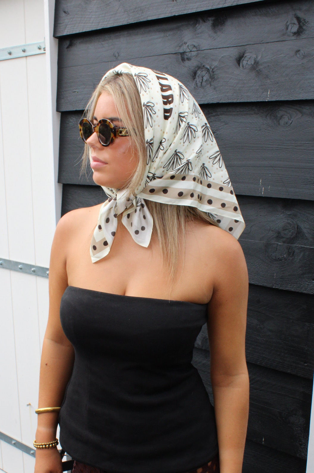 Scarf brownie